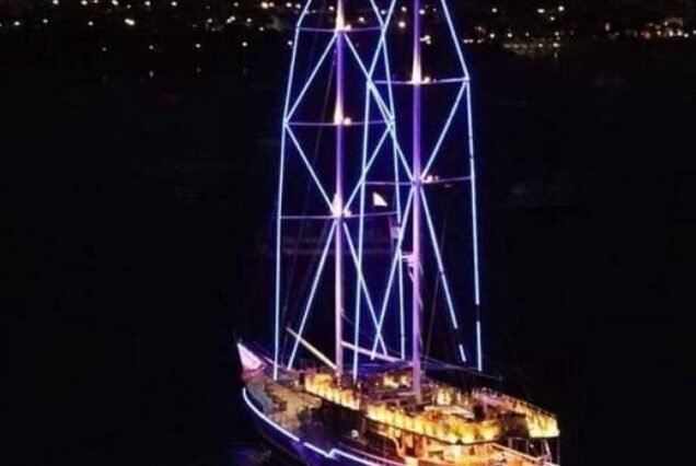 Dinner Cruise with Oriental Show & Seafood Buffet from Sharm El Sheikh